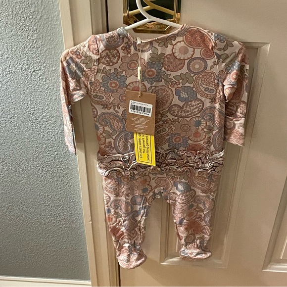 NWT Angel Dear Bamboo Paisley Print Ruffle Footie Pajama Size 6-9M - Picture 5 of 5